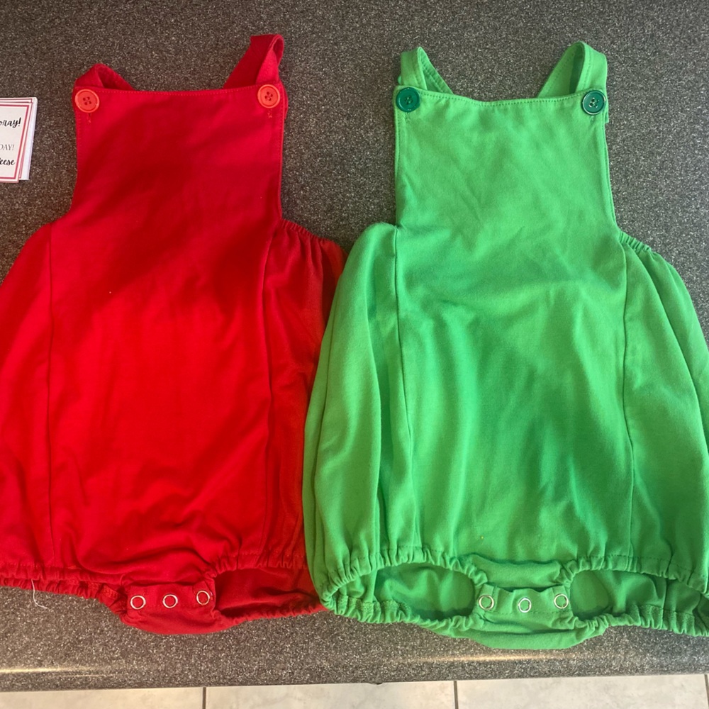 2 Cotton Bubble Jon Jon’s. So soft, in excellent condition!